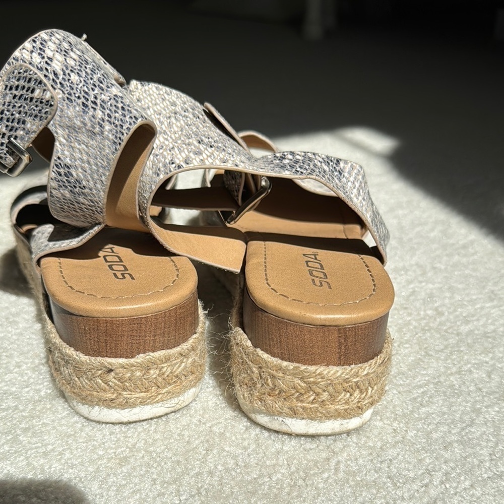 Snake print sandals - Picture 3 of 4